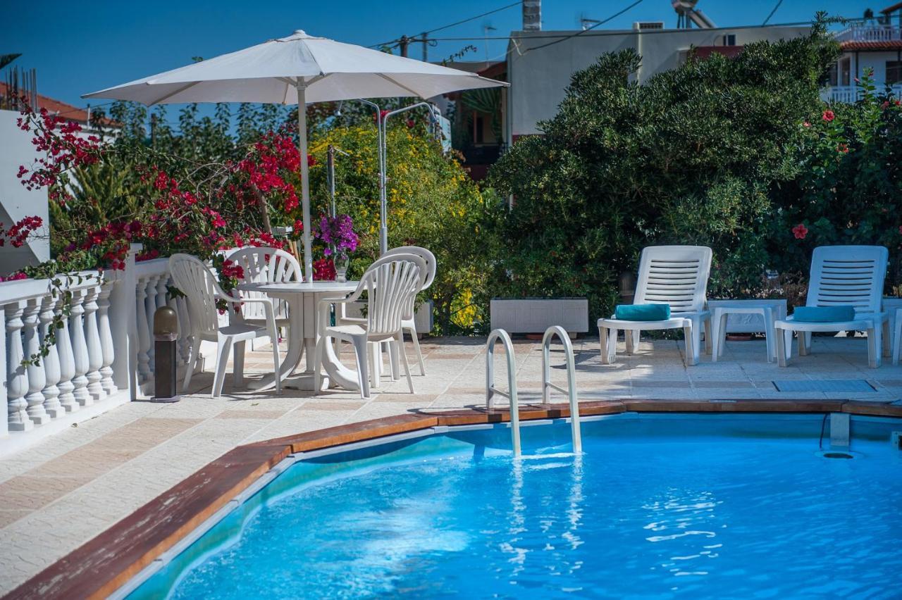 Rouladina Apartments Stalós Dış mekan fotoğraf